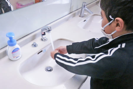 変わる学校園の手洗い場 感染予防で自動水栓化 日本教育新聞電子版 Nikkyoweb
